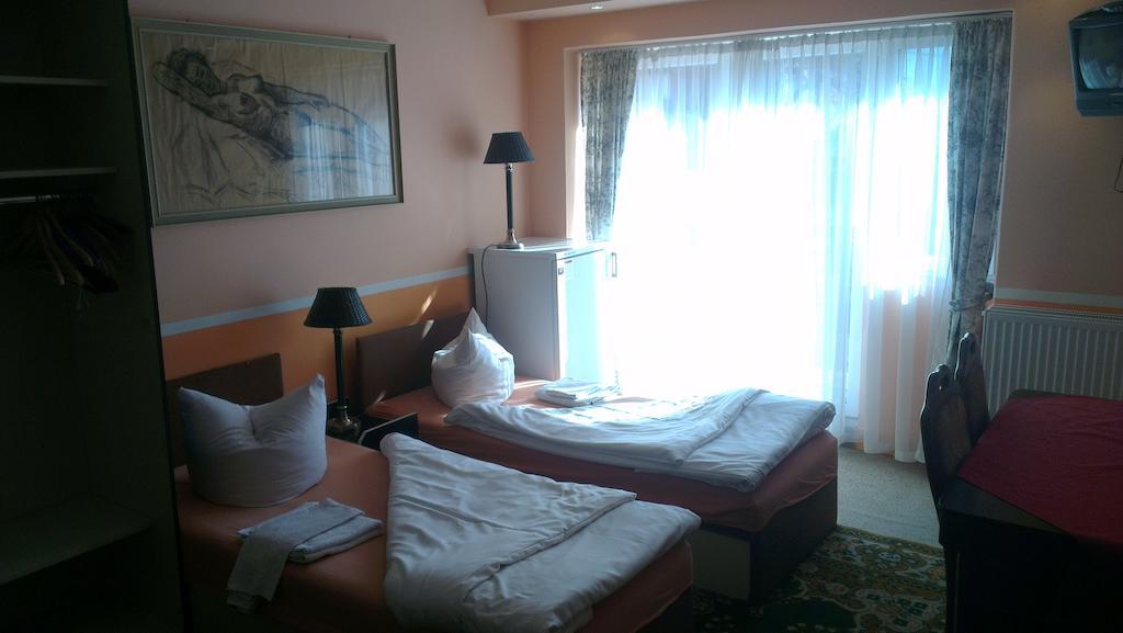 Pension Lada Karlovy Vary Room photo