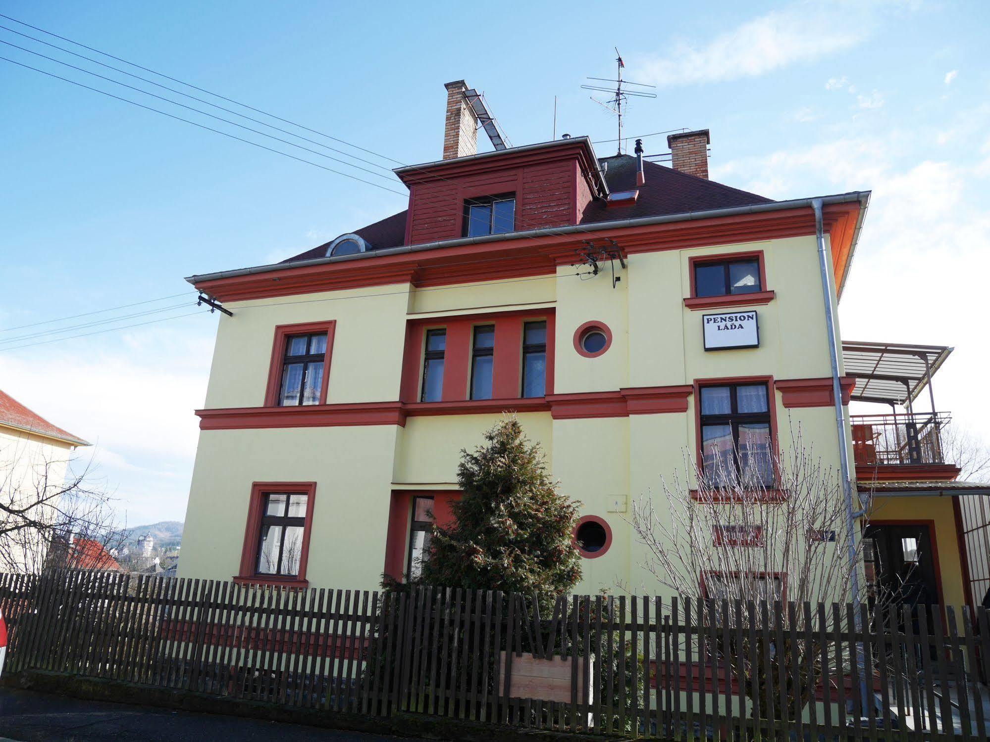 Pension Lada Karlovy Vary Exterior photo